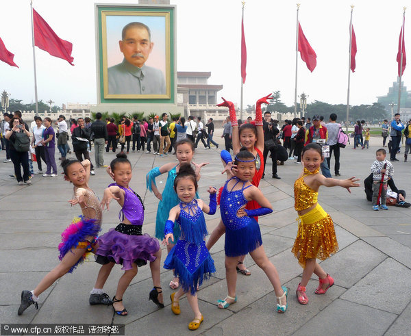 Tian'anmen posing