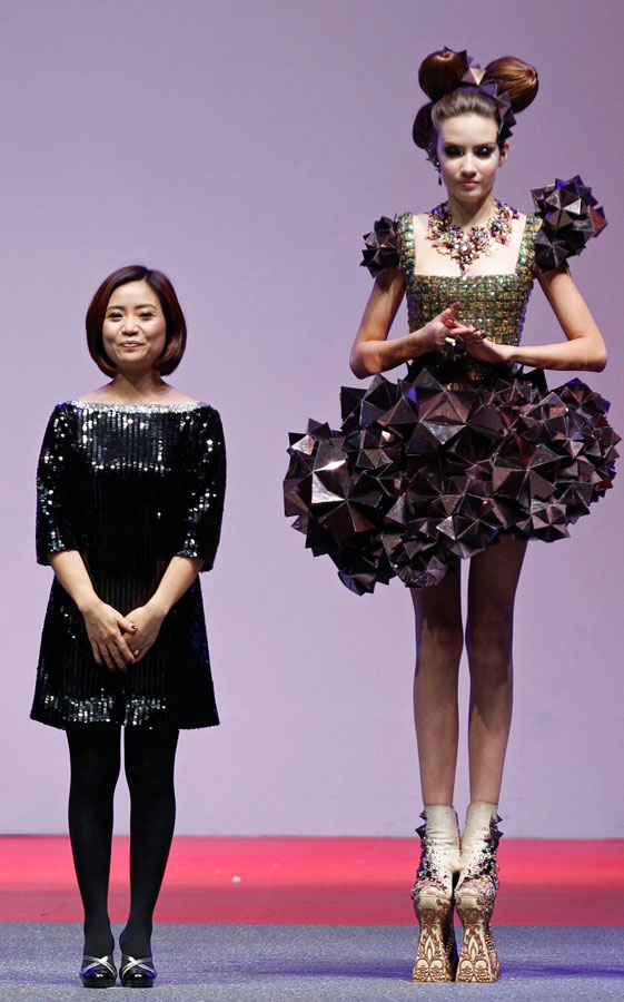 Chinese designer's creations in Singapore fashion week