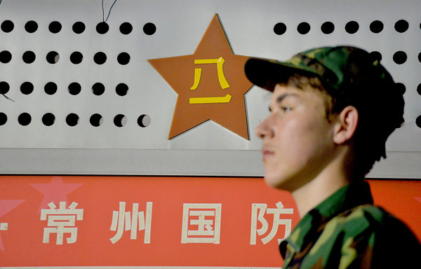 Drilling European students in Chinese military