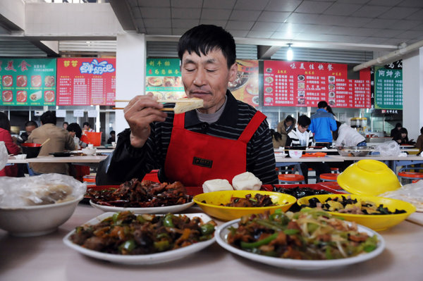 Cleaning up canteen leftovers to save waste