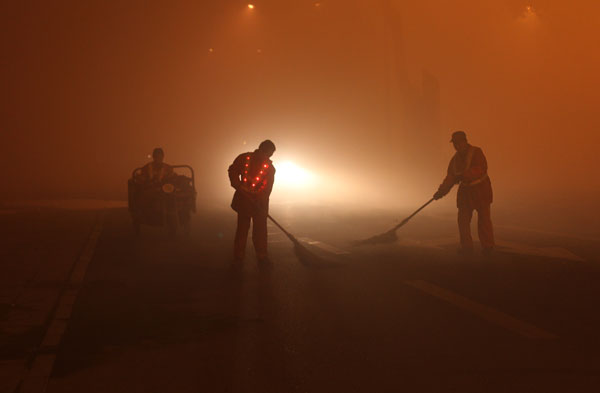 NE China shrouded in haze of heavy fog