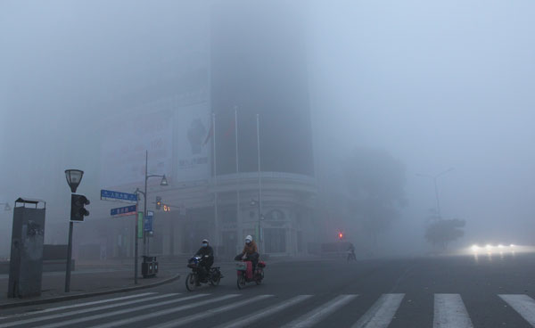 NE China shrouded in haze of heavy fog[3]|chin