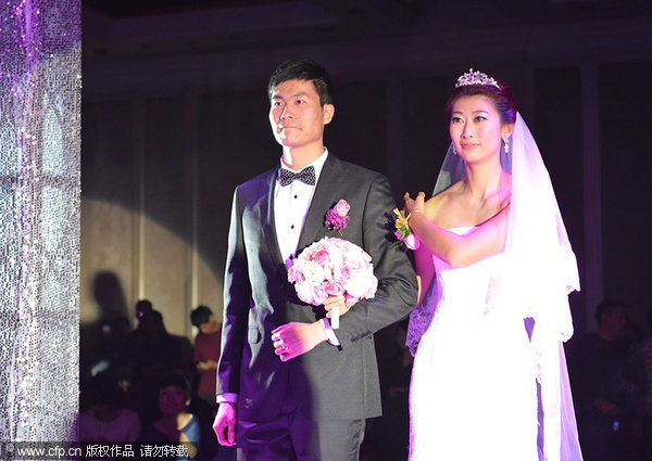 Star hurdler Shi Dongpeng ties the knot