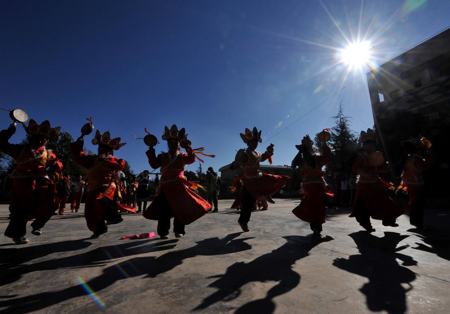 Learning Dongba culture in SW China