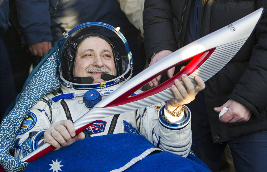 Intl space crew returns Olympic torch to Earth