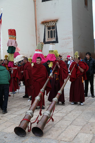 Buddhists gather for festival at SW China temple