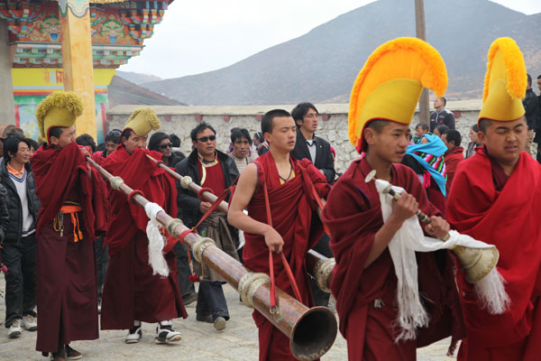 Buddhists gather for festival at SW China temple