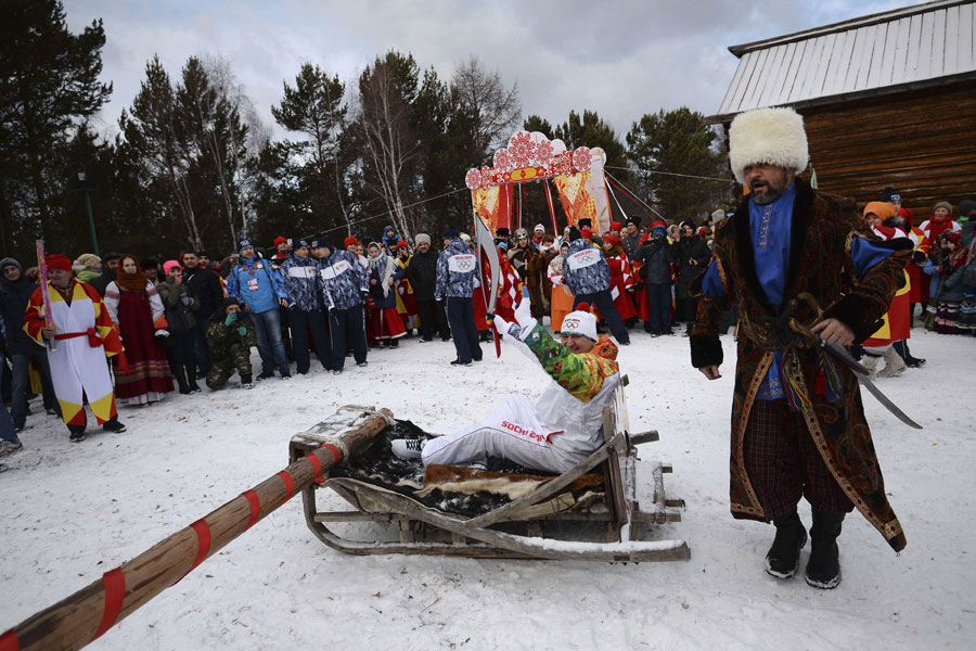 Sochi Olympic flame plunges into largest freshwater lake