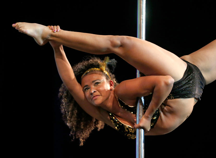 Stunt performance at Miss Pole Dance S America contest