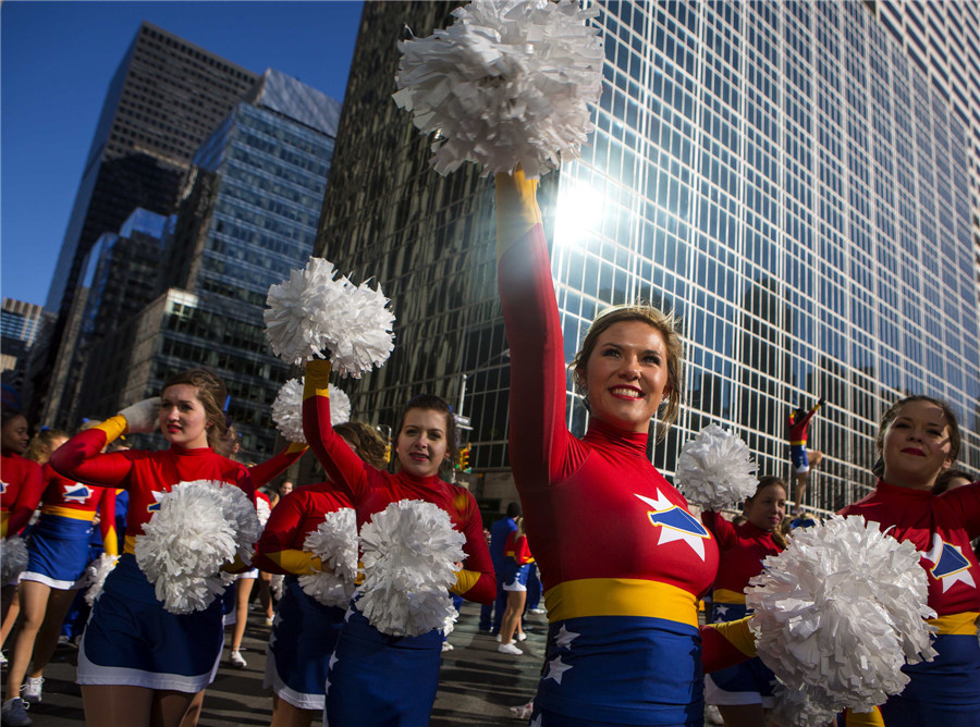 Americans mark Thanksgiving Day with parades