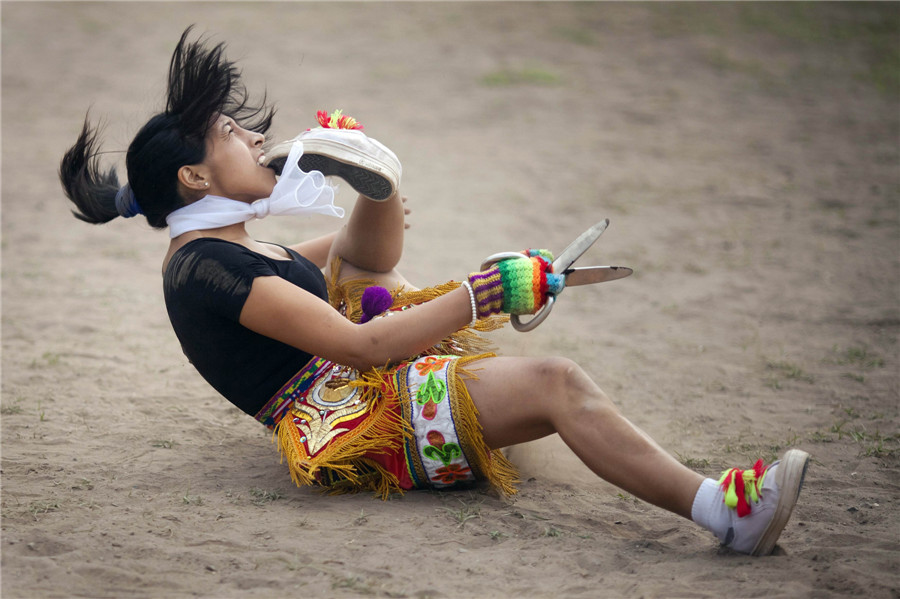 Scissors dance competition in Lima