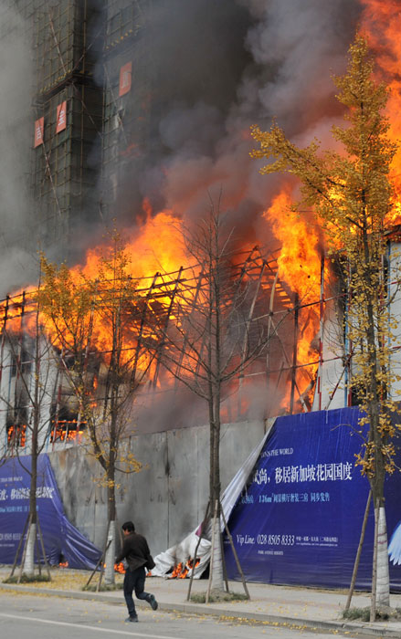 Fire breaks out at construction site in SW China