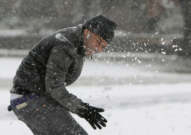 Snowstorm blasts mid-America