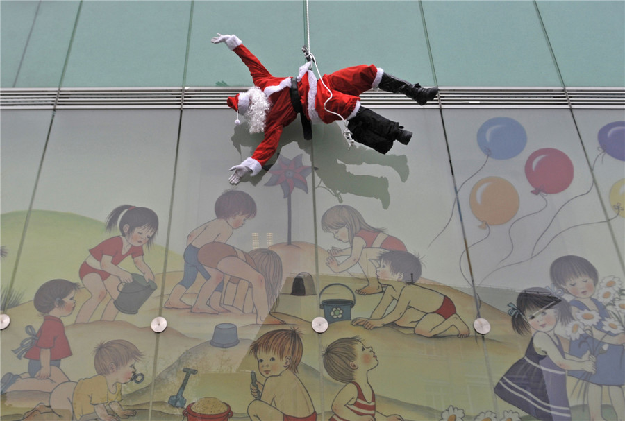 Police dressed as Santa perform for patients