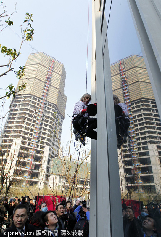 French 'spiderman' scales 288m-tall building in E China