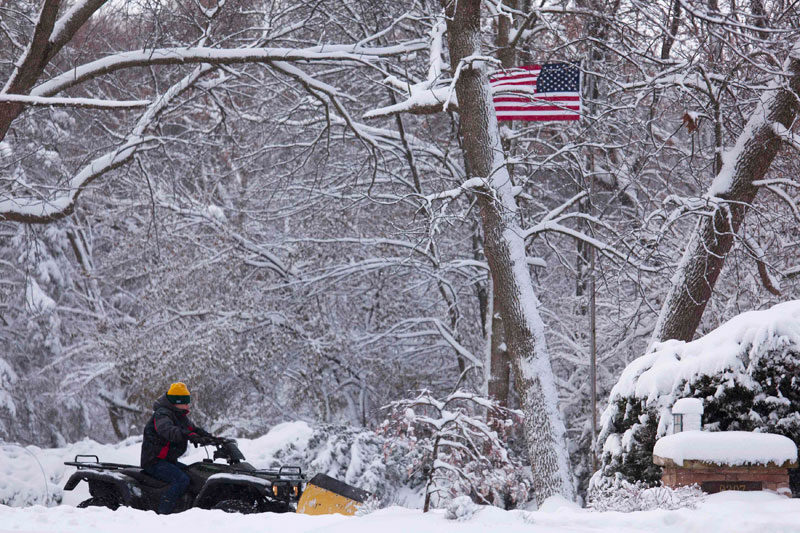 Winter storm moves across the midwest in US