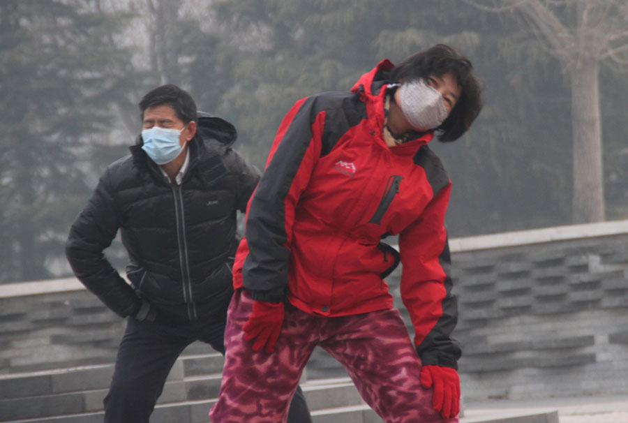 Chinese cities wrapped in smog