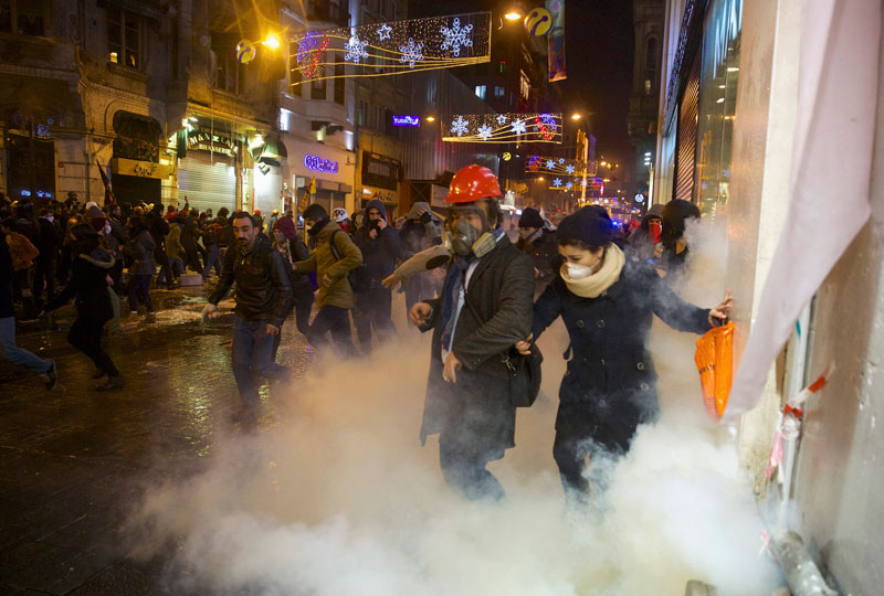 Turkish protesters clash with police