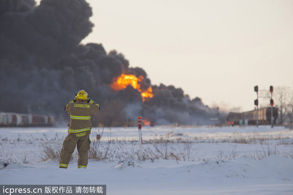Derailing causes train blast in N Dakota, US