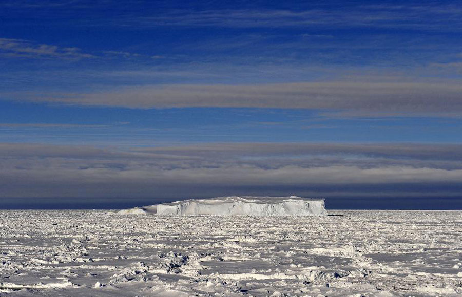 Xuelong blocked by thick ice