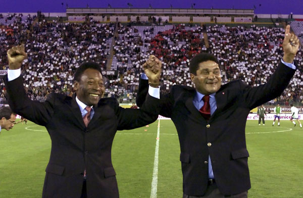 Eusebio with fellow stars