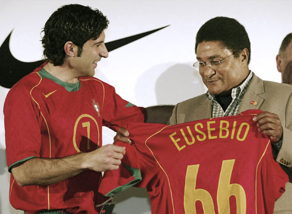 Eusebio with fellow stars