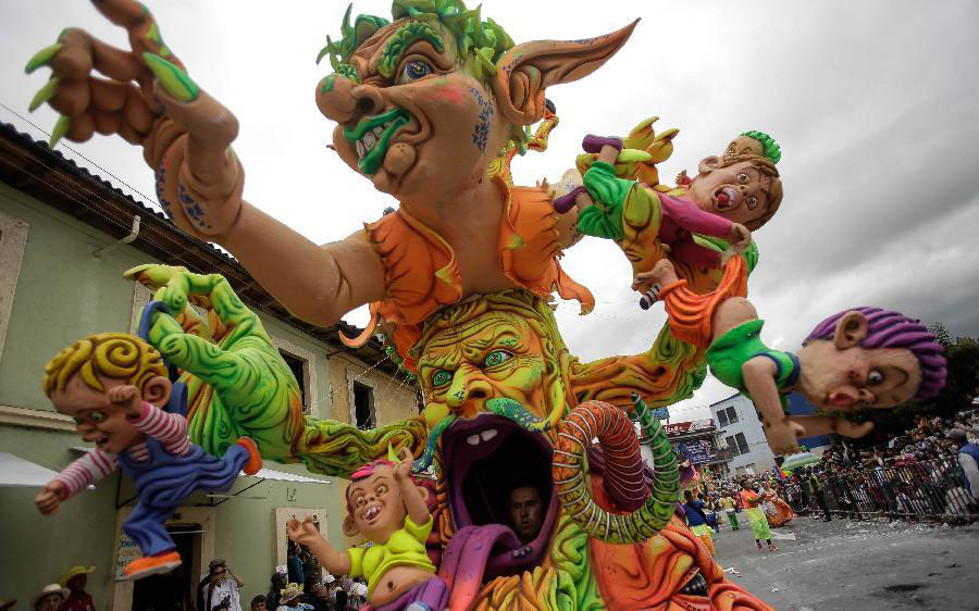 Grand parade ends carnival in Colombia