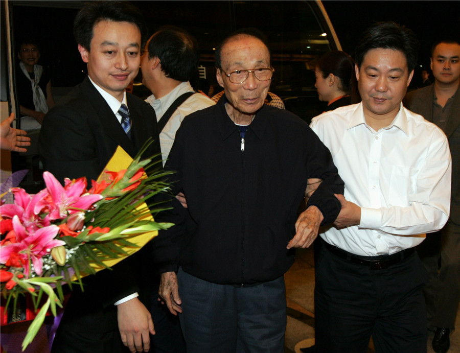 Run Run Shaw file photos