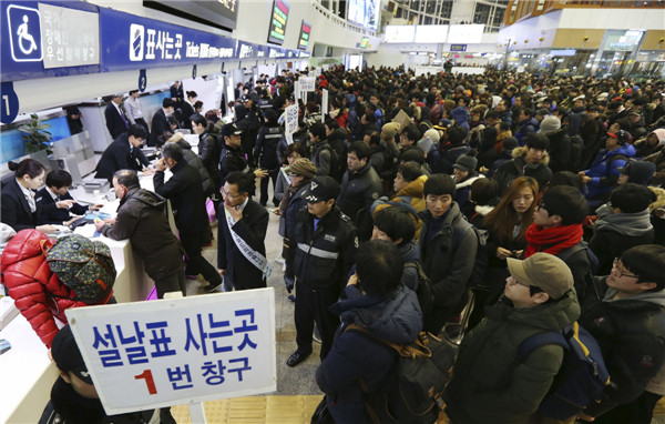 People line up to buy tickets for hometowns in Seoul
