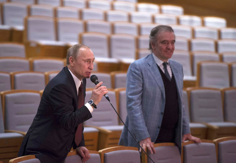 Putin visits the Mariinsky Theatre
