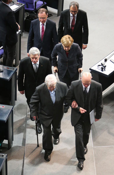 German parliament recalls victims of Nazi siege