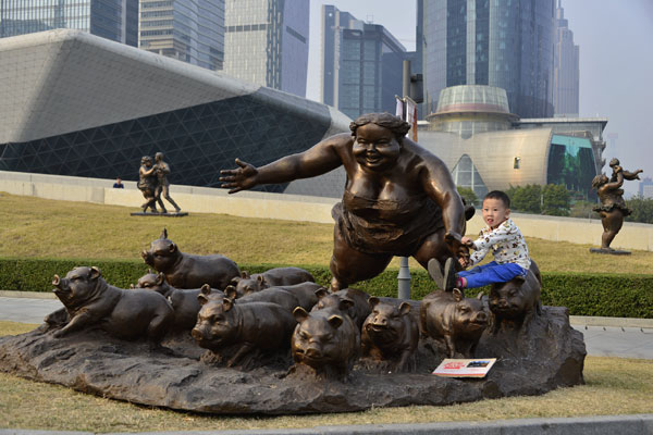 'Chubby Women' sculptures displayed in Guangzhou