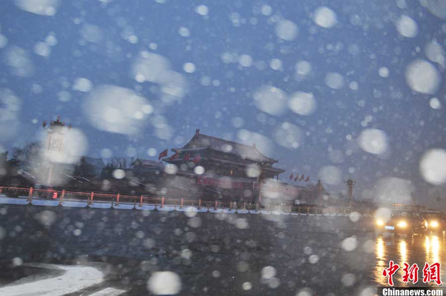 First snow falls in Beijing