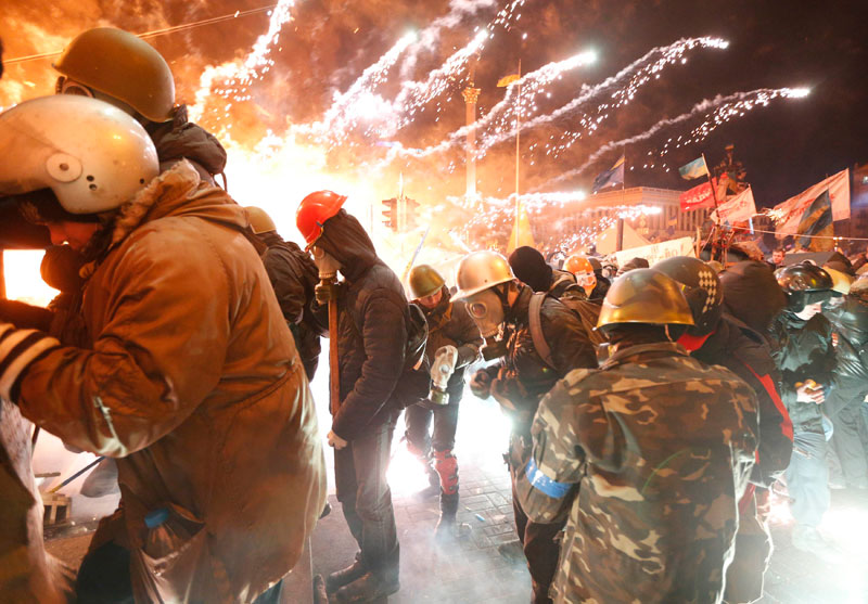 Riot police move in against Kiev protest camp