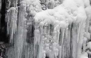 Lushan Mountain in white