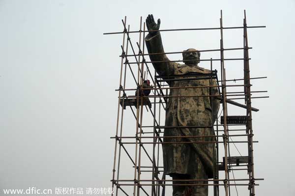 Chongqing moves Chairman Mao statue