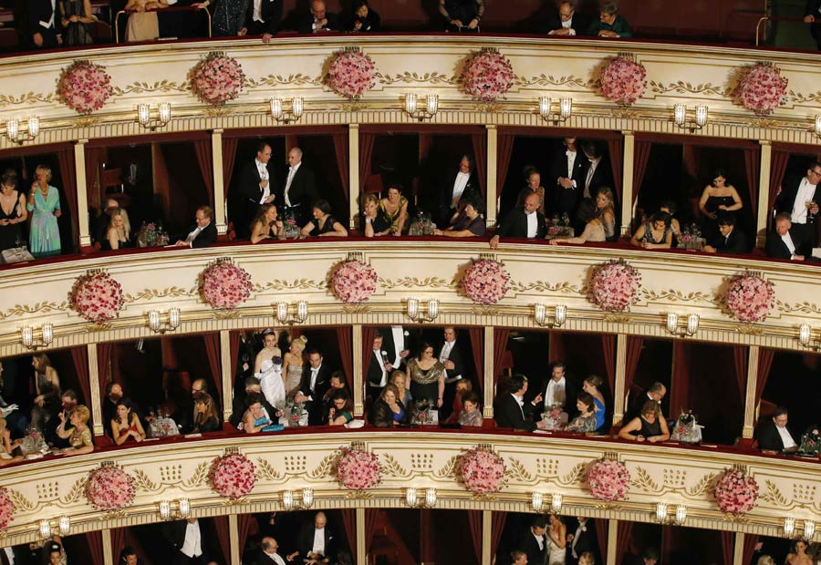 Opera Ball opens in Vienna