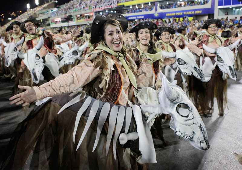 Carnival parade kicks off in Brazil