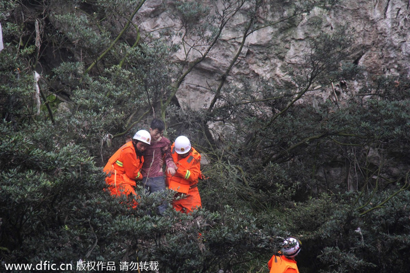 Man saved after three days stuck on mountain