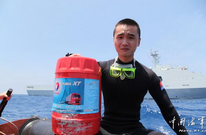 Chinese navy finds possible clues during search