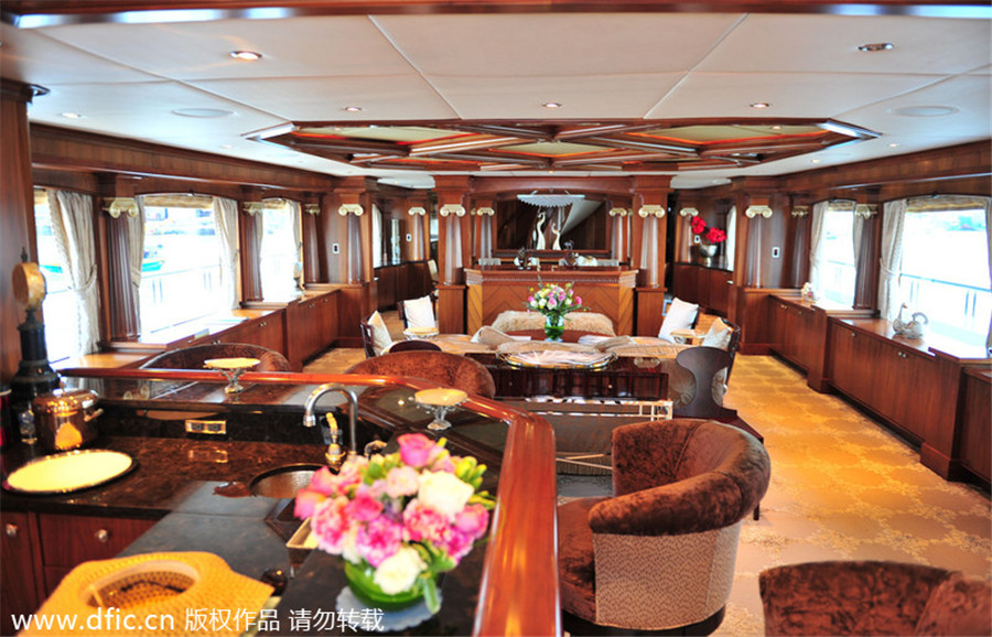 Luxury yacht, jet exhibition underway in Hainan