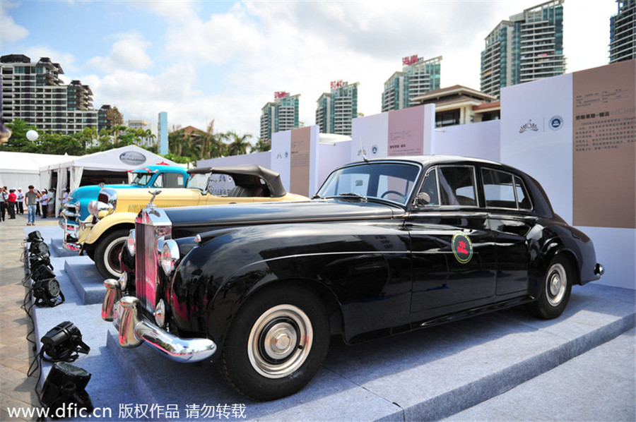 Luxury yacht, jet exhibition underway in Hainan