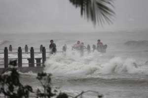 Killer rainstorms disrupt transport in S China