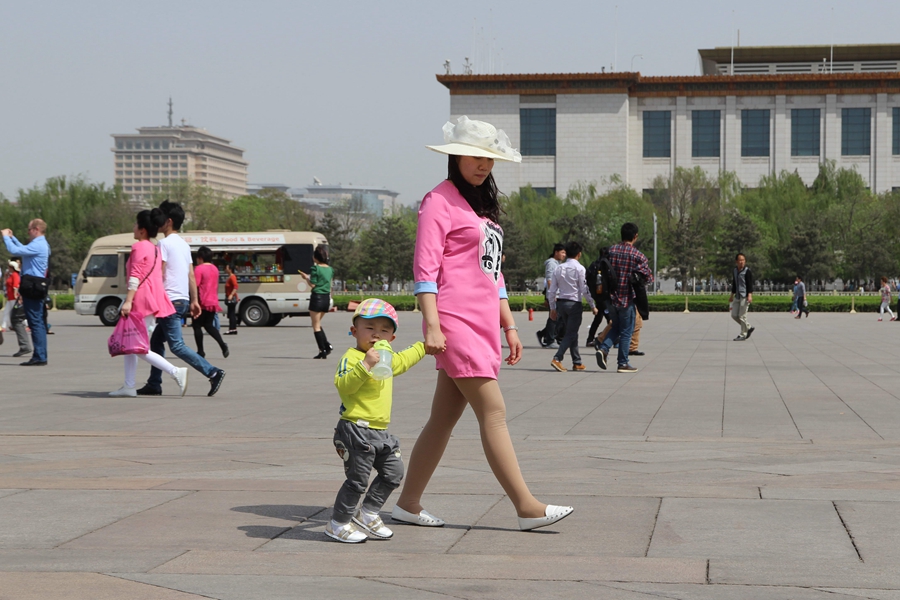 Beijing experiences unseasonably warm temperatures