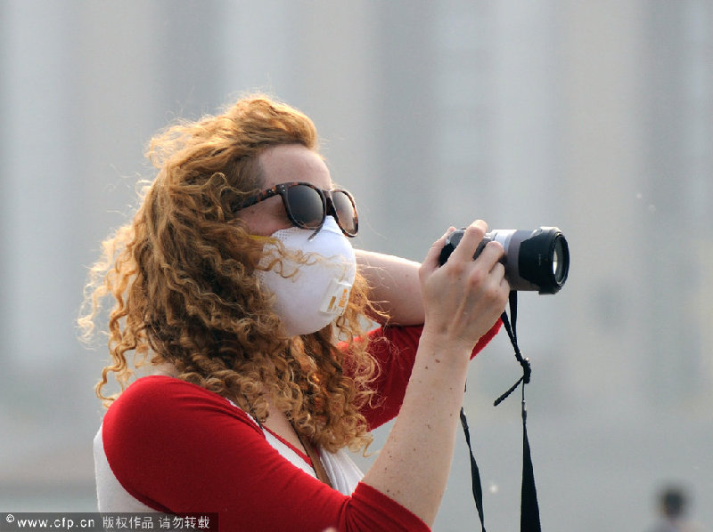 Beijing chokes under heavy smog