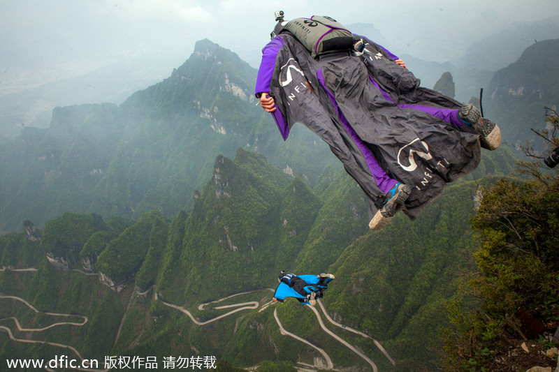 Two daredevil Russian wingsuiters jump Tianmen Mountain