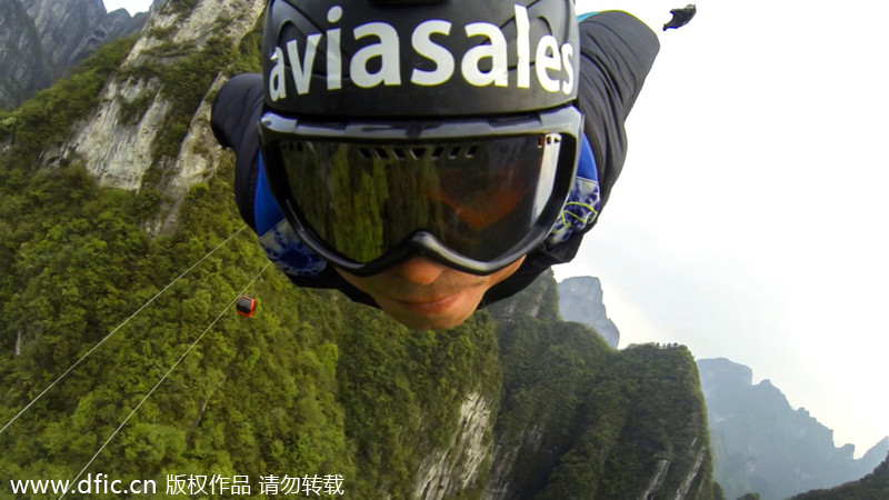 Two daredevil Russian wingsuiters jump Tianmen Mountain