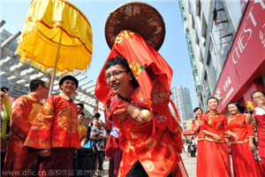 Couples mark golden wedding anniversary in Jiangsu