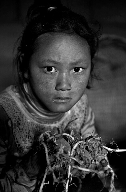 《点亮希望》--关注留守儿童公益摄影展走进珠