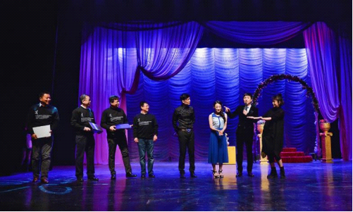 《夏洛特烦恼》焕新上演，新电脑抢镜